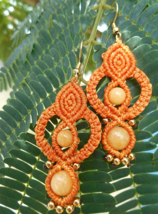 Boucles d’oreilles en macramé orange avec jade jaune et acier inoxydable doré (Réf. BO 4925066)