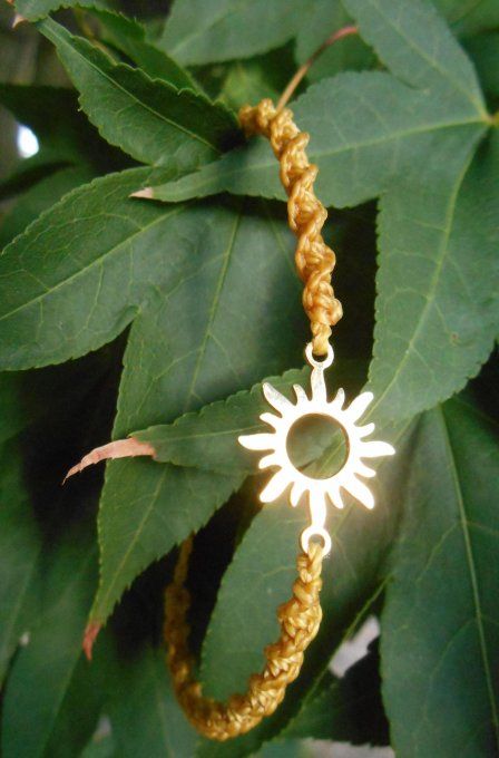 bracelet_macrame_jaune_soleil_acier_inoxydable_dore