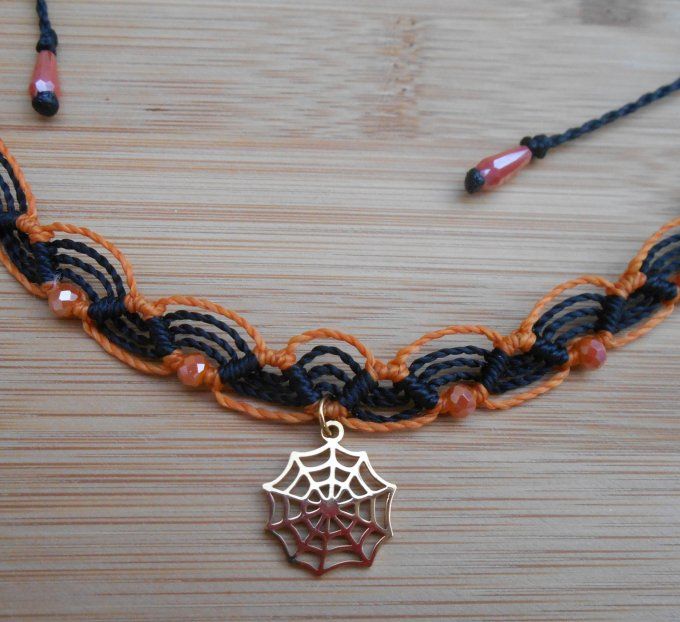 collier_halloween_noir_orange_toile_araignee_acier_dore_2