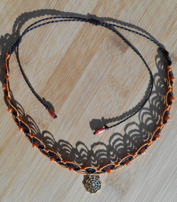 collier_halloween_noir_orange_toile_araignee_acier_dore_4