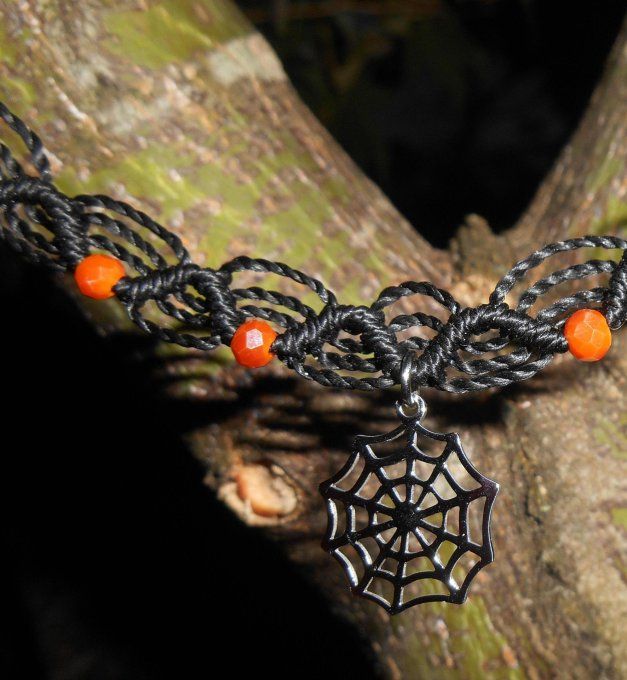collier_halloween_noir_toile_araignee_acier_inoxydable_4