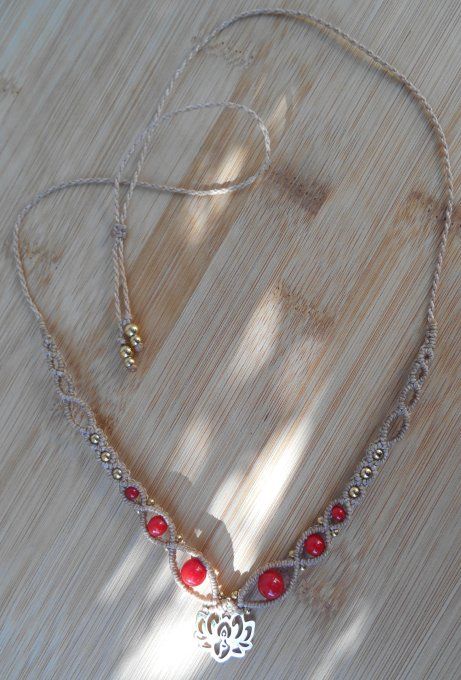 collier_macrame_beige_corail_rouge_fleur_de_lotus_2