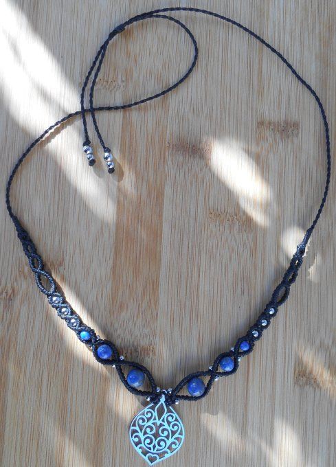 collier_macrame_noir_lapis_lazuli_2