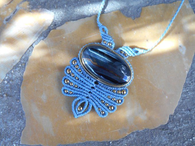 collier-medaillon-macramé-bleu-œil-de-tigre-bleu-4