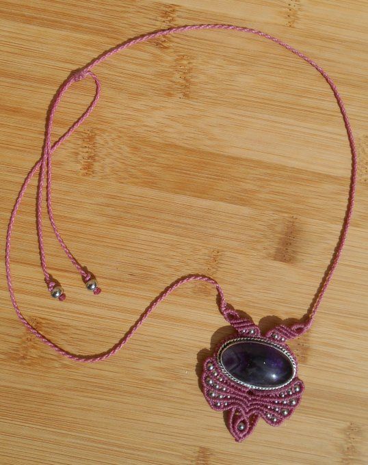 collier-medaillon-macrame-rose-amethyste-3