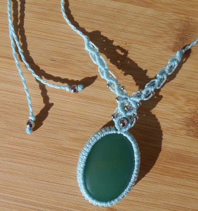 Collier en macramé bleu ciel avec aventurine verte et acier inoxydable (Réf. CO 2ANJ24147)