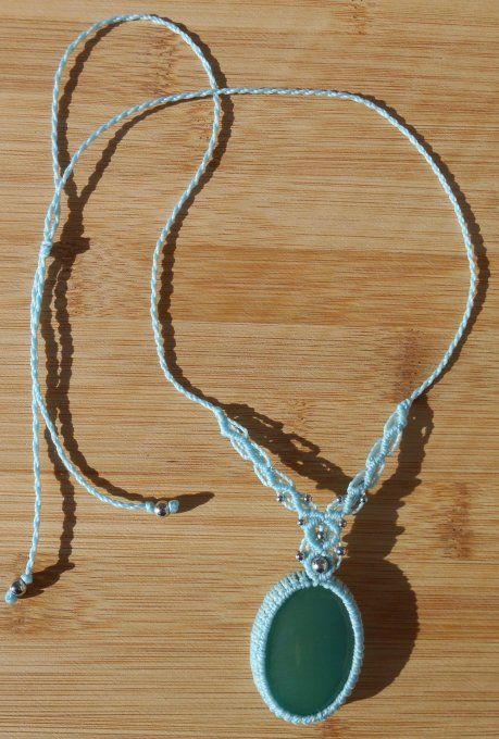 Collier en macramé bleu ciel avec aventurine verte et acier inoxydable (Réf. CO 2ANJ24147)