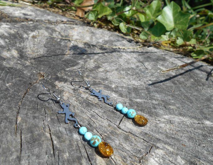 Boucles d’oreilles en acier inoxydable avec turquoise, ambre et lézard  (Réf. BO 0824023)
