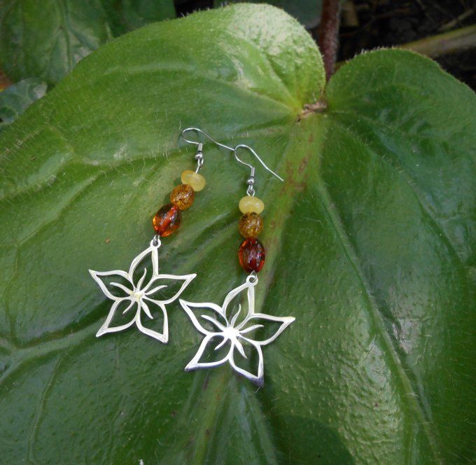 Boucles d’oreilles en acier inoxydable avec ambres et fleur (Réf. BO 0824021)