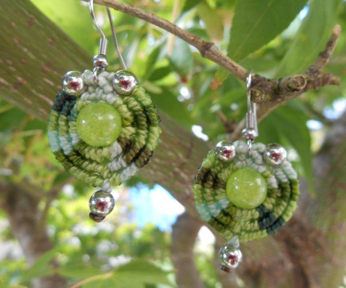 Boucles d’oreilles au tissage vert avec péridot et acier inoxydable (réf. BO 3724056)