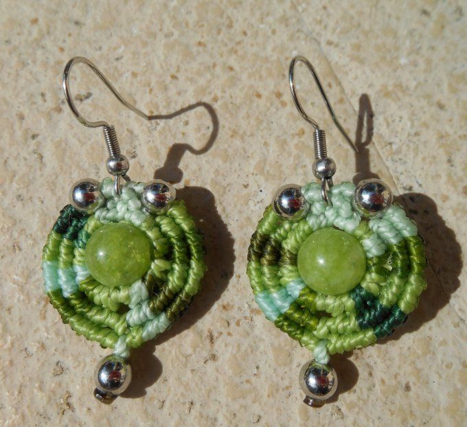 Boucles d’oreilles au tissage vert avec péridot et acier inoxydable (réf. BO 3724056)