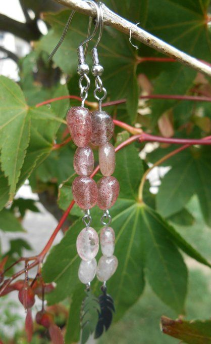Boucles d’oreilles en acier inoxydable avec quartz framboise et plume (Réf. BO 3124074)