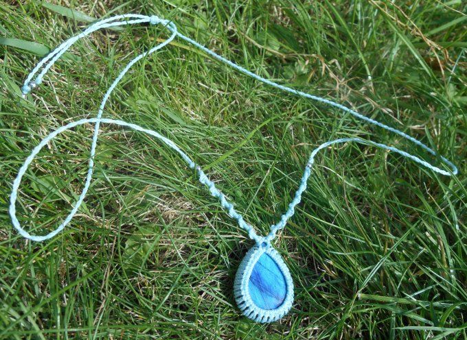 Collier avec tissage bleu ciel, labradorite bleue et acier inoxydable (Réf. CO ANJ24043)