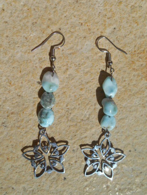 Boucles d’oreilles avec larimar et fleur en acier inoxydable (réf. BO 0924106)