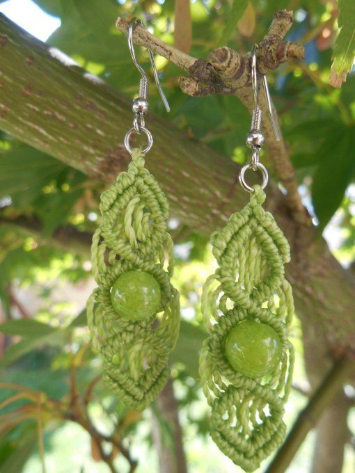 Boucles d’oreilles tissage vert, péridot et attaches en acier inoxydable (Réf. BO 0924105)