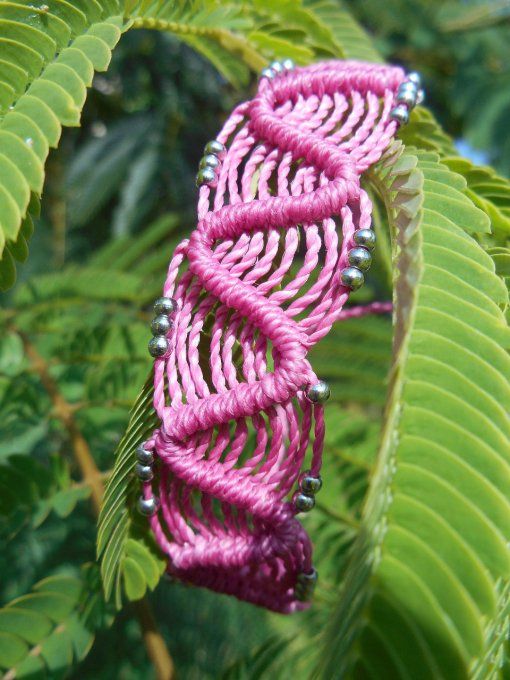 Bracelet avec tissage fuschia et perles en acier inoxydable (réf. BR 1024112)