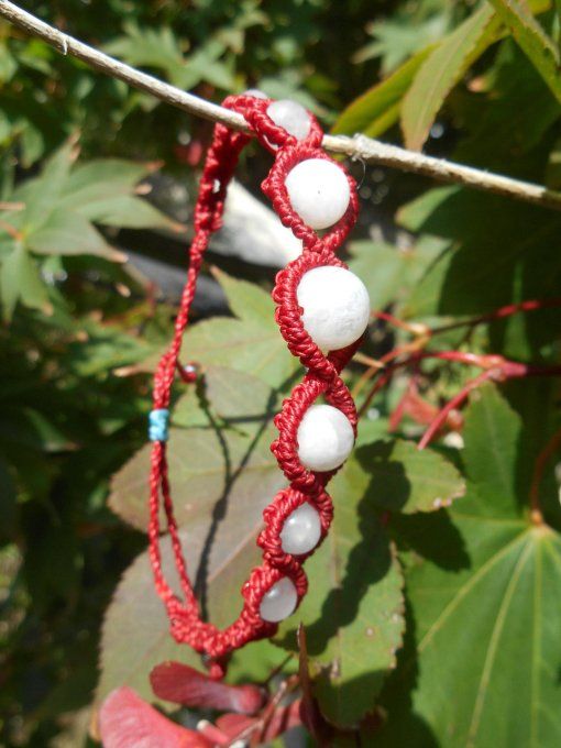 Bracelet avec tissage rouge, pierre de lune et acier inoxydable (réf. BR 1024113)
