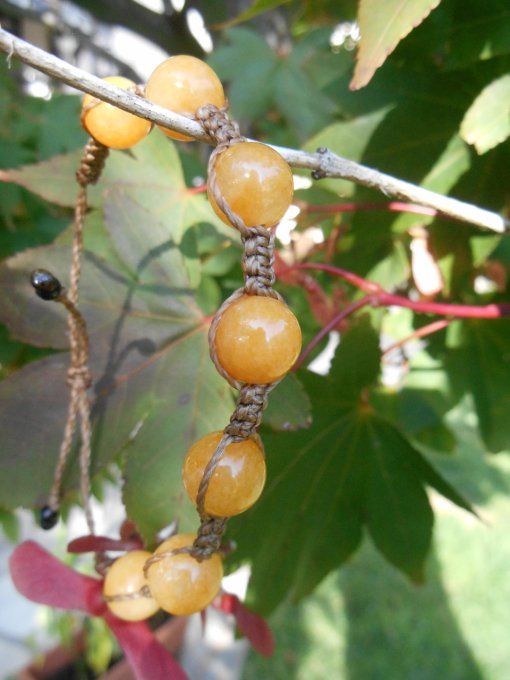 Bracelet shamballa beige avec jade jaune et acier inoxydable noir (réf. BR 1524119)