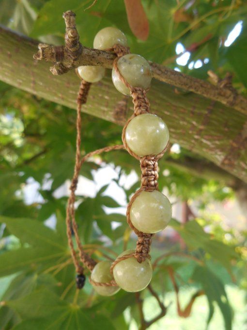 Bracelet shamballa marron clair avec jade chinoise et acier inoxydable noir (Réf. BR 1524120) 