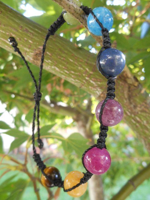 Bracelet shamballa noir avec pierres multicolores (réf. BR 1524122) 