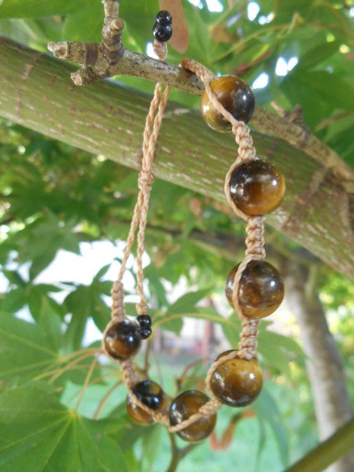 Bracelet shamballa beige avec œil de tigre et acier inoxydable noir (Réf. BR 1624127)