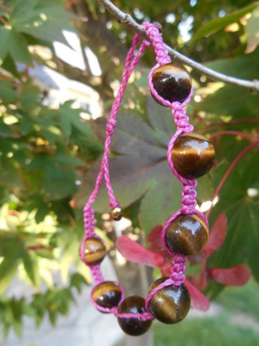 Bracelet shamballa fushia avec œil de tigre et acier inoxydable (réf. BR 1724133)