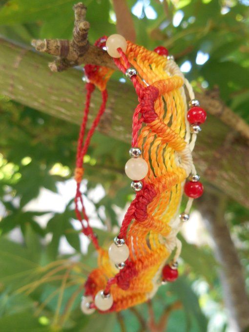 Bracelet tissage rouge/orange avec corail rouge, jade jaune et acier inoxydable (réf. BR 1824135)