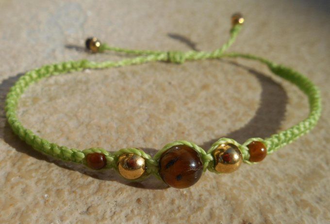 Bracelet vert avec œil de tigre et acier inoxydable doré (Réf. BR 1824136)