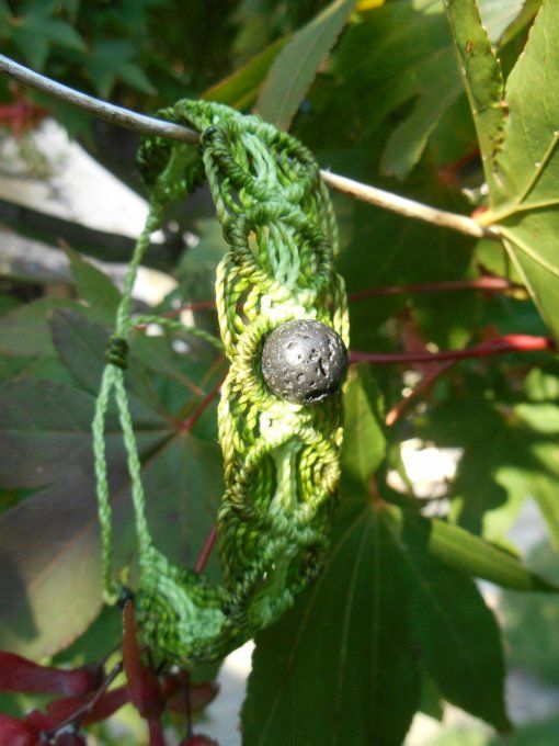 Bracelet tissage vert avec pierre de lave (Réf. BR 1924138)