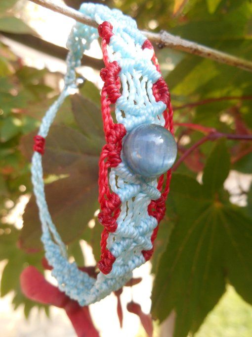 Bracelet tissage bleu ciel et rouge avec disthène bleu et acier inoxydable (réf. BR 2224156)