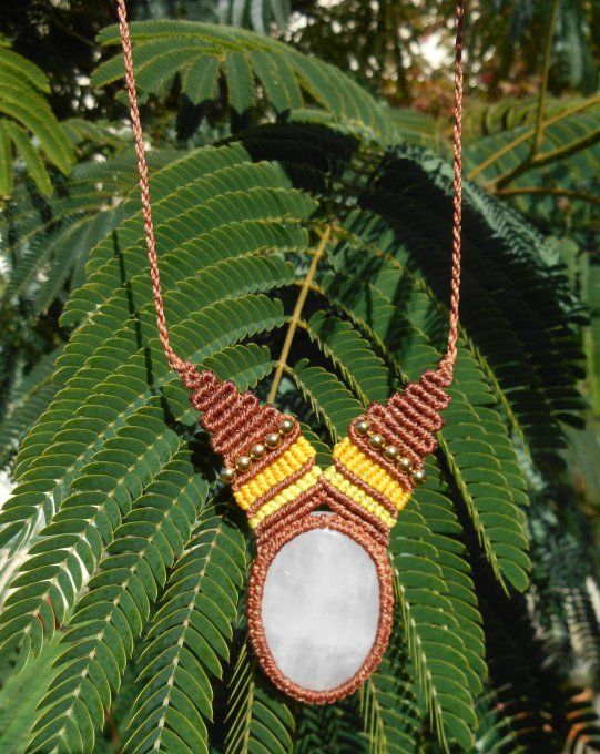 Collier marron avec quartz rose et acier inoxydable doré (Réf. CO ANJ24148)