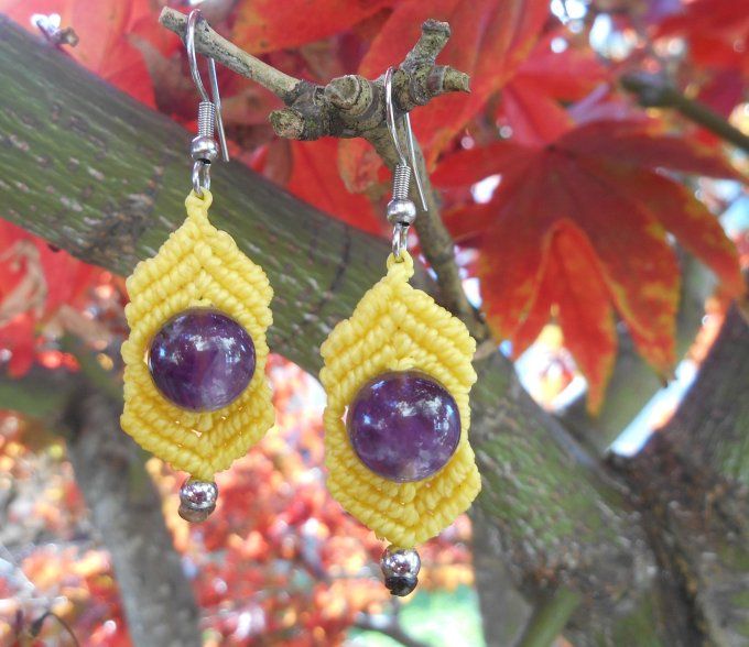 Boucles d’oreilles en acier inoxydable avec tissage jaune et améthyste  (Réf. BO 0624201)