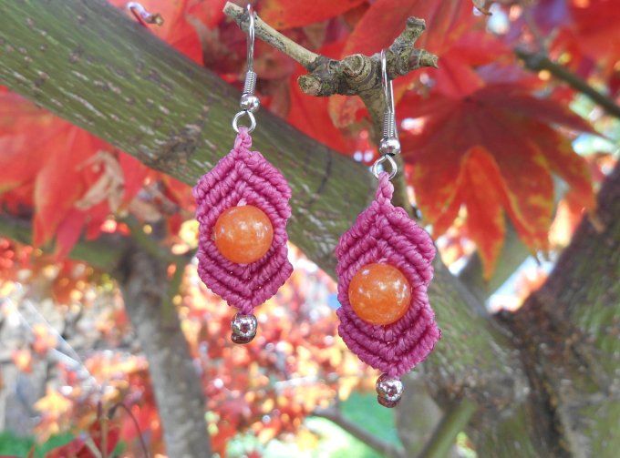 Boucles d’oreilles en tissage fuschia avec jade orange et acier inoxydable (Réf. BO 0624198)
