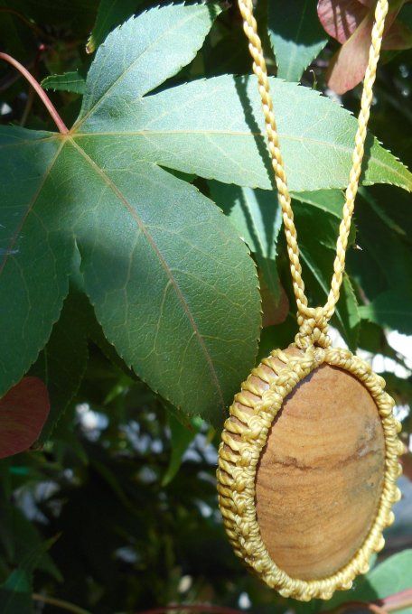 medaillon_macrame_jaune_curry_jaspe_paysage_1