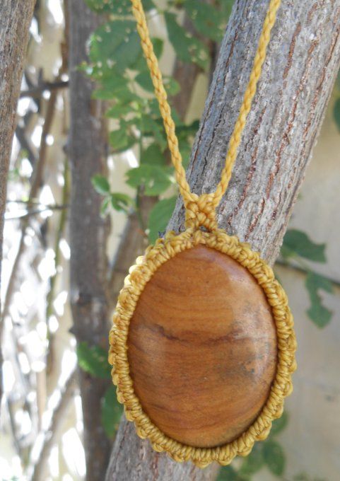 medaillon_macrame_jaune_curry_jaspe_paysage_3