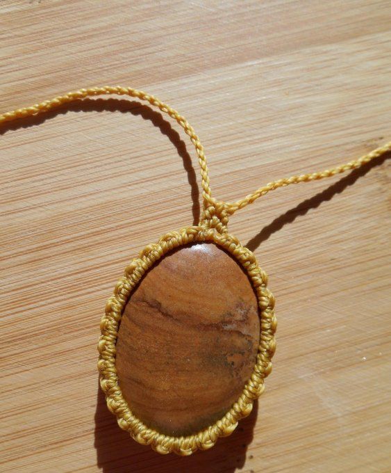 medaillon_macrame_jaune_curry_jaspe_paysage_5