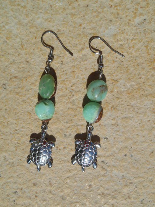 Boucles d’oreilles avec chrysoprase et tortue en acier inoxydable (Réf. BO 0924108)
