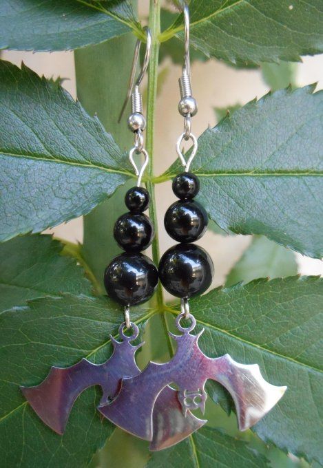 Boucles d’oreilles en acier inoxydable avec agate noire et chauve-souris (Réf. BO 4125028)