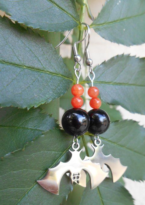 Boucles d’oreilles en acier inox. avec agate noire, jade orange et chauve-souris (Réf. BO 4125029)