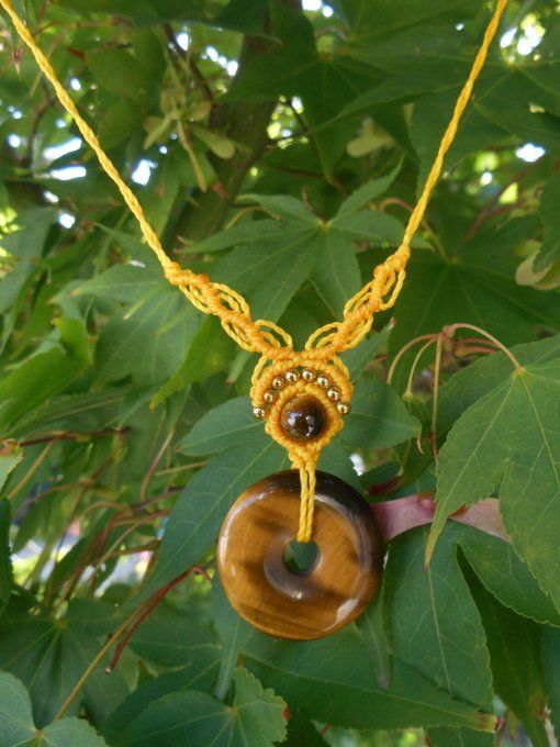 Collier jaune avec œil de tigre et acier inoxydable doré (réf. CO 3924191)