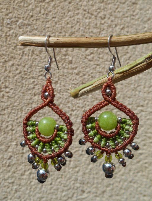 Boucles d’oreilles macramé avec péridot, perles de verre et acier inoxydable (Réf. BO 4925063)