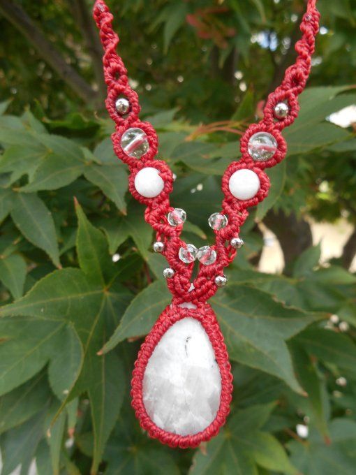 Collier avec pierre de lune, cristal de roche, perles de verre et acier inox. (Réf. CO 4325041)