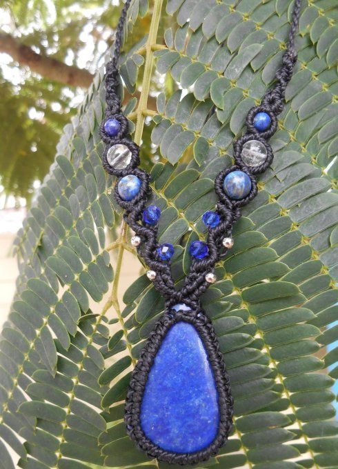 Collier avec lapis-lazuli, cristal de roche, perles de verre et acier inoxydable (Réf. CO 4425042)