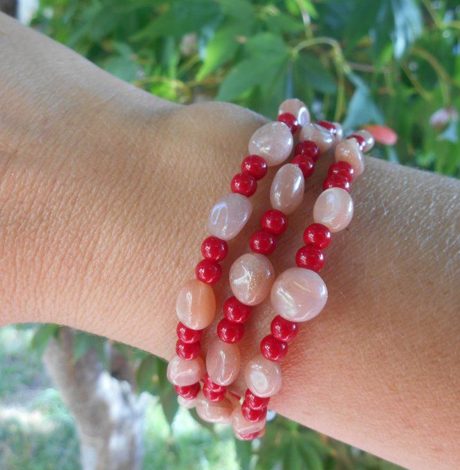 Bracelet avec pierre de soleil, corail rouge et pampilles en acier inoxydable (Réf. BR ANJ25010)