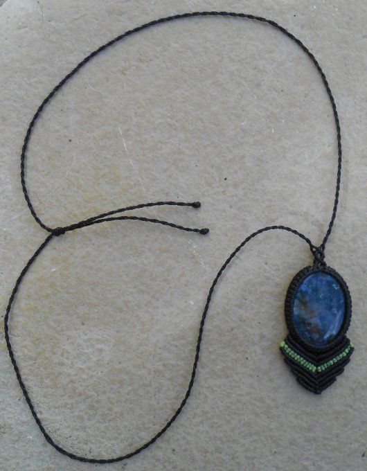 Médaillon avec tissage noir et labradorite (Réf. CO ANJ24195)