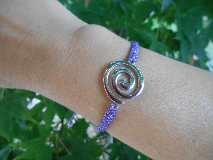 Bracelet en macramé violet métallisé avec une spirale en acier inoxydable (Réf. BR 4725057)