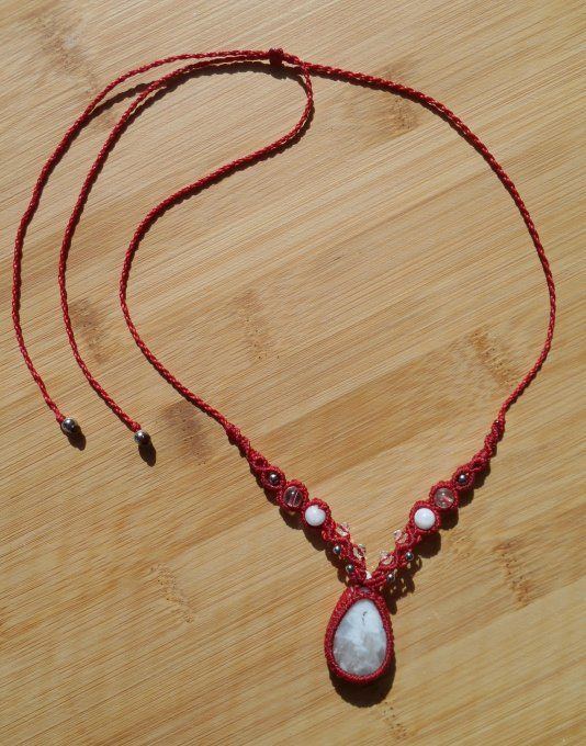 Collier avec pierre de lune, cristal de roche, perles de verre et acier inox. (Réf. CO 4325041)