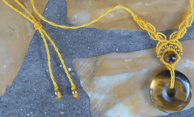 Collier jaune avec œil de tigre et acier inoxydable doré (réf. CO 3924191)