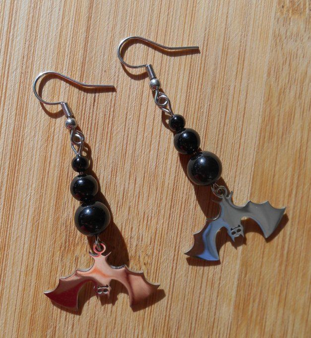 Boucles d’oreilles en acier inoxydable avec agate noire et chauve-souris (Réf. BO 4125028)