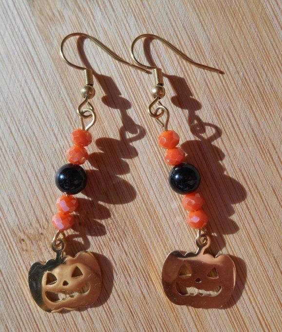Boucles d’oreilles acier inox. doré avec agate noire, perles de verre, citrouille (Réf. BO 4125032)